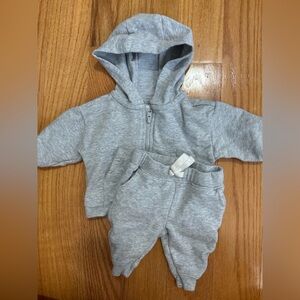 Little Planet by Carter’s Organic Sweat Set – Size Newborn (VGUC)